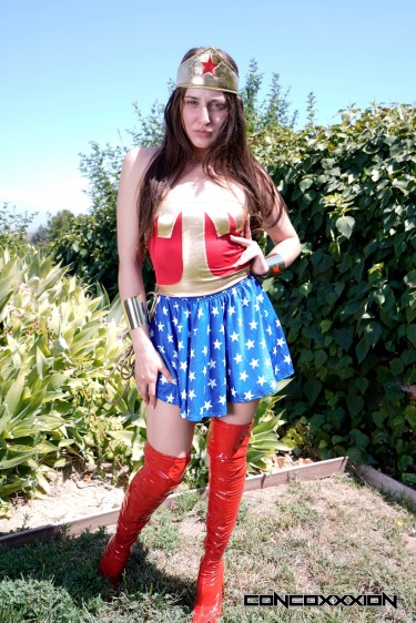 Aubree Valentine As Wonderwoman 4