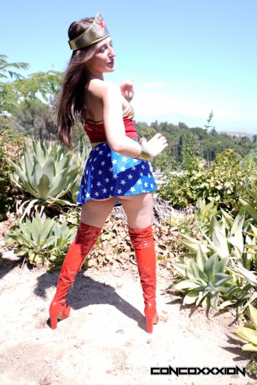 Aubree Valentine As Wonderwoman 5